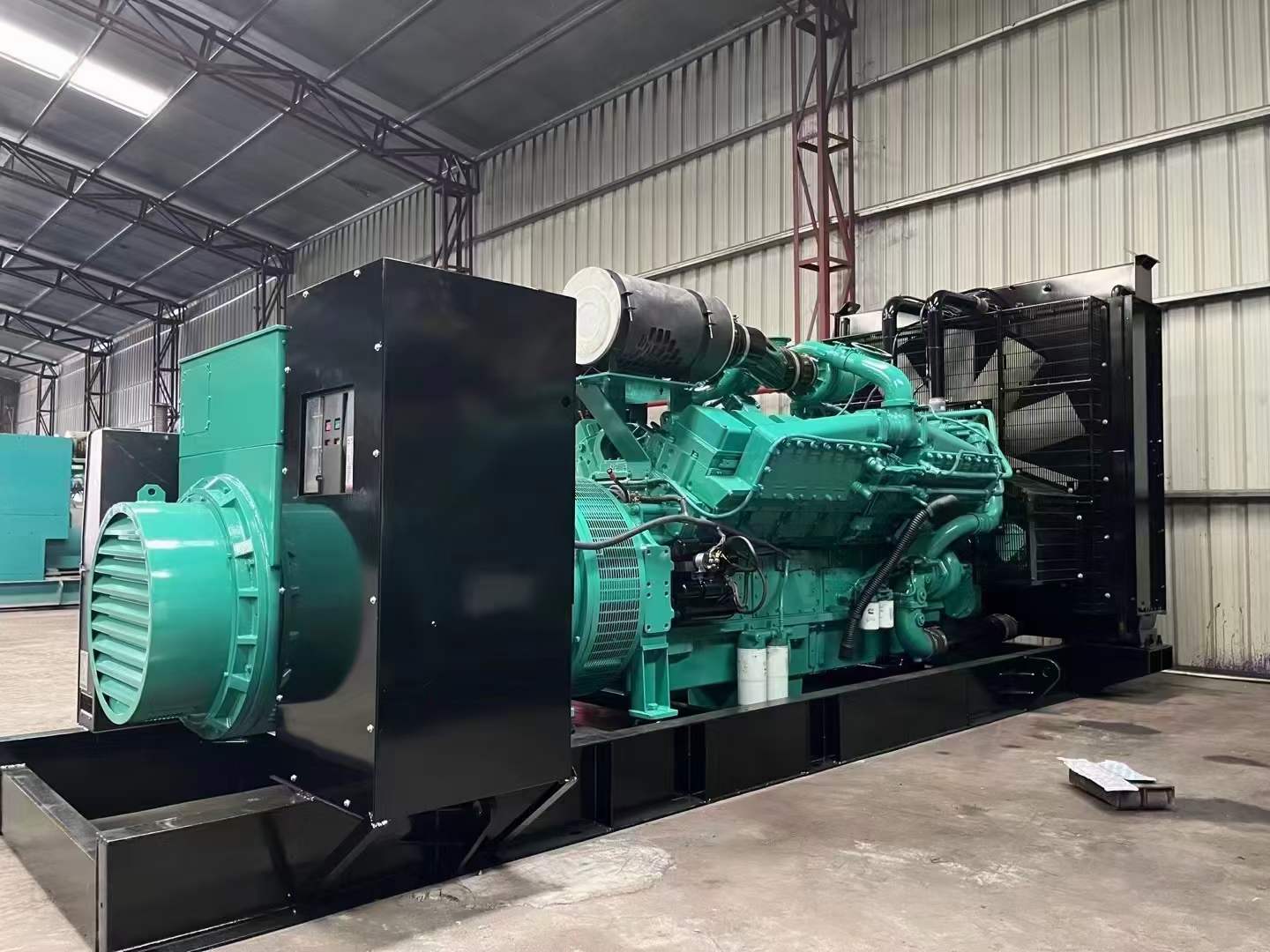 马边如何降低 800kW 柴油发电机输出电流的波动？