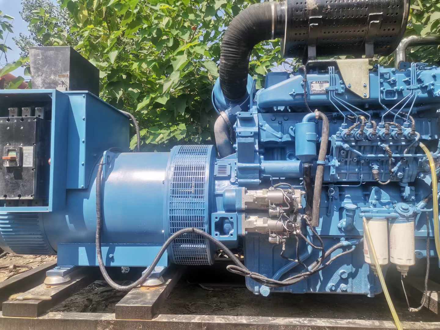 马边详细说明降低 800kW 柴油发电机输出电流波动的方法