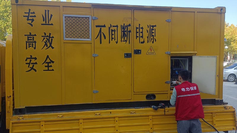 马边柴油发电机组和UPS电源配合使用时，如何避免切换过程中的电力中断？