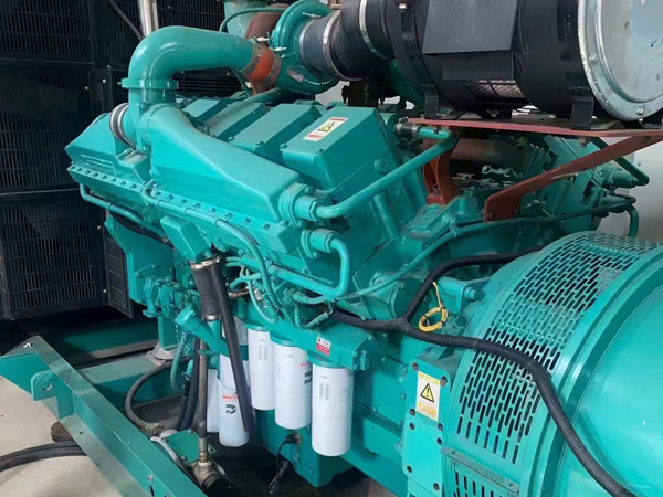 马边更换100kW柴油发电机组机油时，需要注意哪些事项？